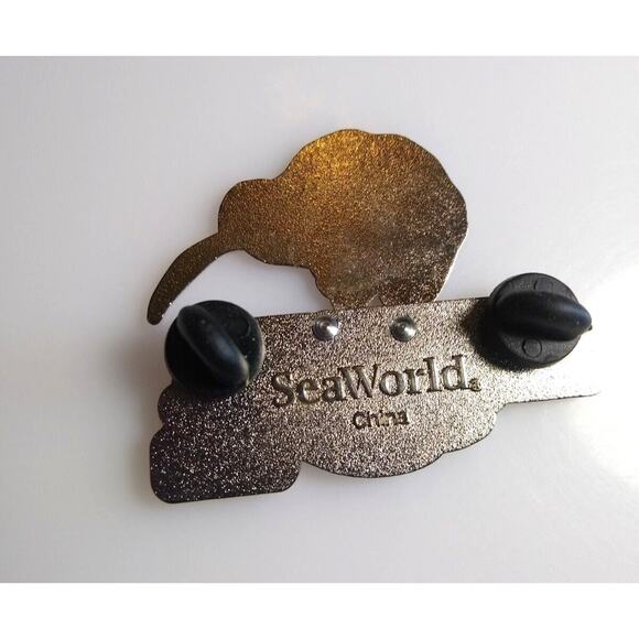 Seaworld Kiwi Bird Aquatica, Waterpark Pinback Enamel Badge Pin Vintage Scarce - Picture 2 of 2